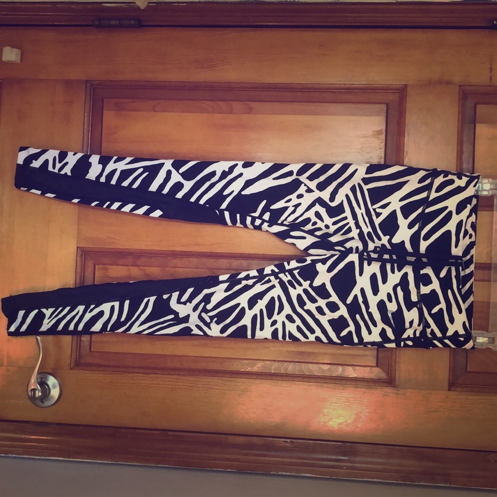 nike dri fit leggings with back pocket